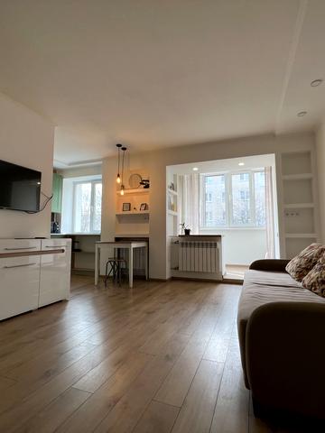 Домбровського вул., 26