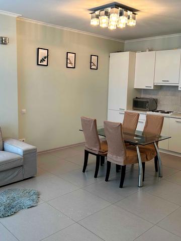 Валерія Лобановського просп. (Червонозоряний), 4-В