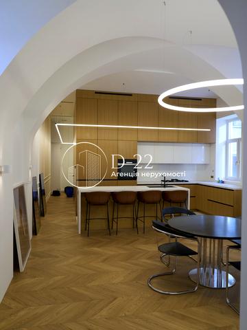 Івана Франка вул., 40