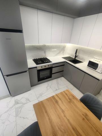 Варшавська вул., 16