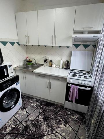 Камянецька вул., 38