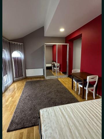 Ромашкова вул., 10