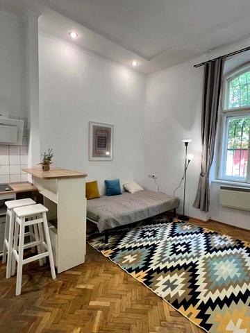 Євгена Коновальця вул. (), 18