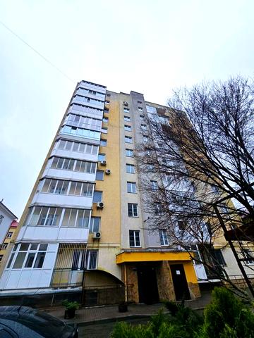Академіка Євгена Лазаренка вул., 4б