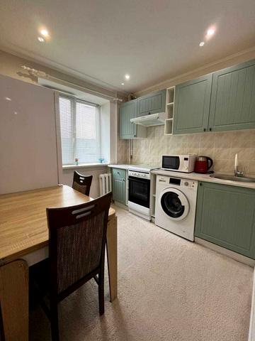 Бреуса вул., 24