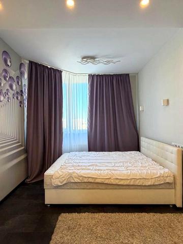 Братська вул., 12