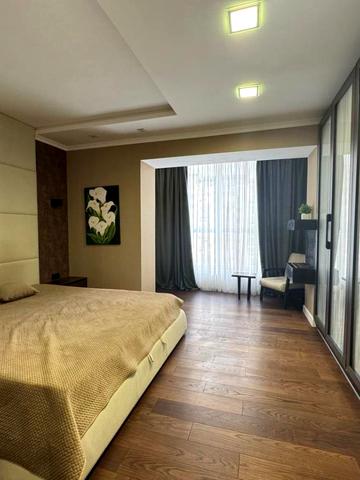 Василя Стуса вул., (Будинок 4)