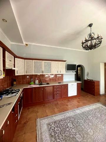 Володимира Івасюка вул., 32