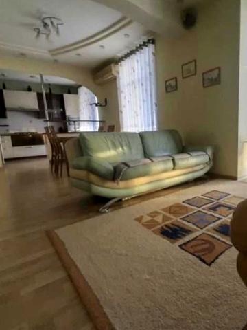 Леоніда Жаботинського вул. (Правди), 27