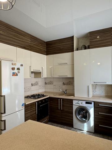 Тополева вул., 4