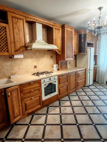 Академіка Ющенка вул., 6