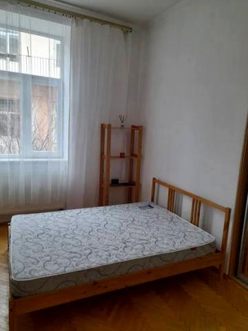 Омеляна Поповича вул., 10