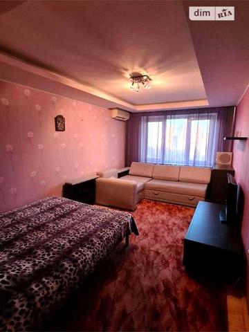 Райдужна вул., 18