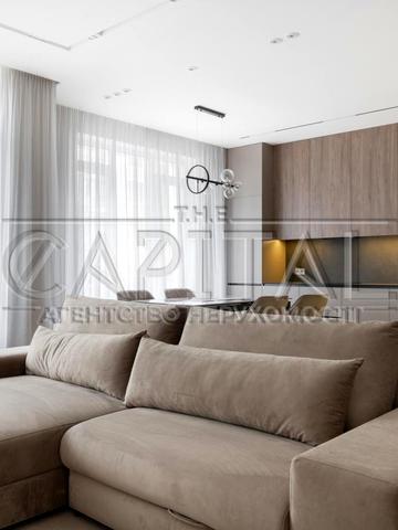 Саперне Поле вул., 5