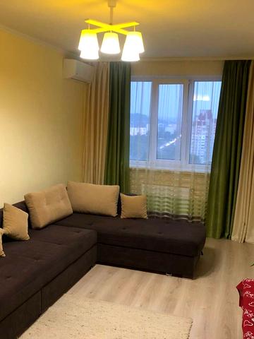 Під Голоском вул., 8