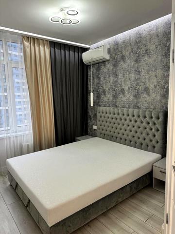 Євгена Сверстюка вул. (Марини Раскової), 6