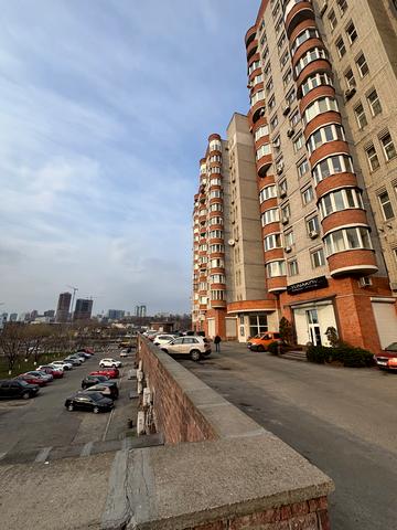 Саперно-Слобідська вул., 8