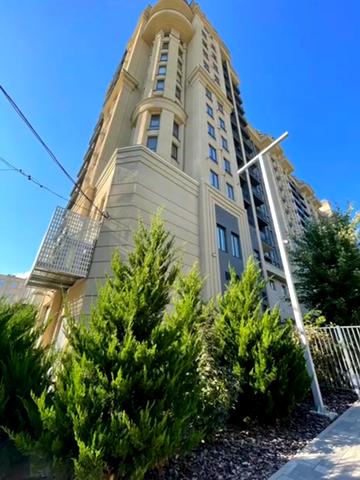 Космонавтів просп., 49