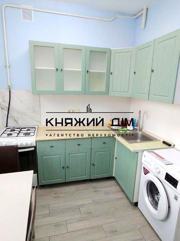 Леоніда Каденюка просп. (Юрія Гагаріна), 2/35