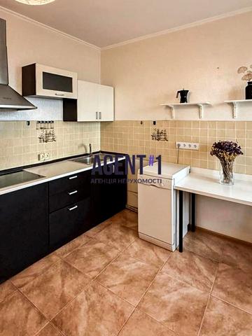 Печерська вул., 2