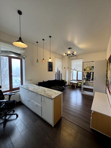 Докова вул., 15