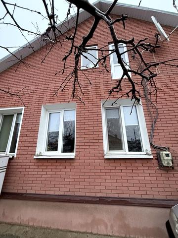 Лівобережна вул., 8