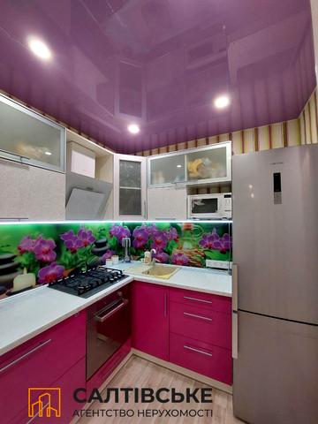 Світла вул., 2