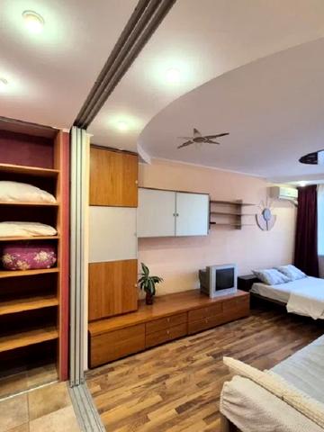 Володимира Івасюка просп. (Героїв Сталінграду), 35