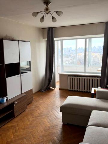 Ґарета Джонса вул. (Сімї Хохлових), 1