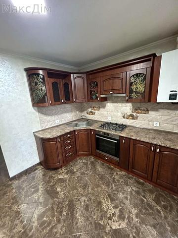 Коновальця вул., 12