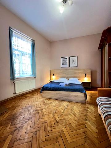 Котлярська вул., 7