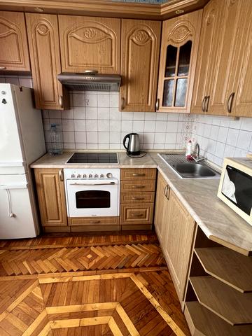 Анни Ахматової вул., 25