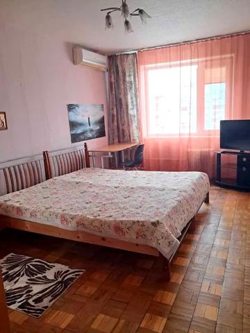 Володимира Івасюка просп. (Героїв Сталінграду), 25