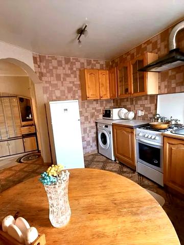 Підмонастирська вул., 11