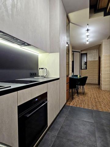 Новгородська вул., 21