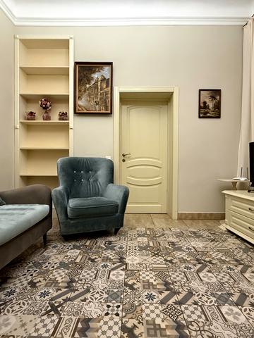 Михайла Грушевського вул., 11