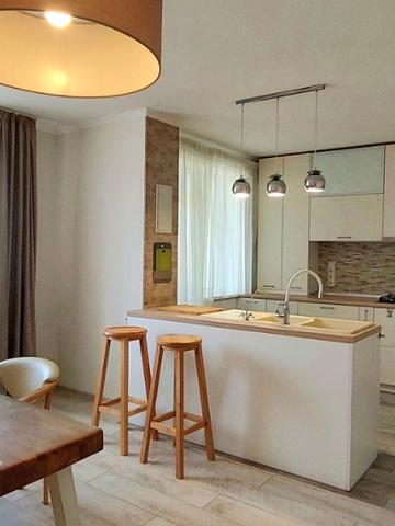 Петрівська вул., 9