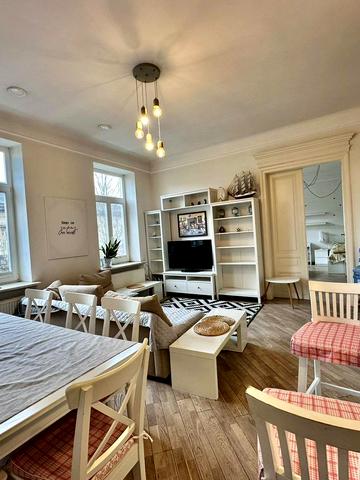 Михайла Грушевського вул., 12