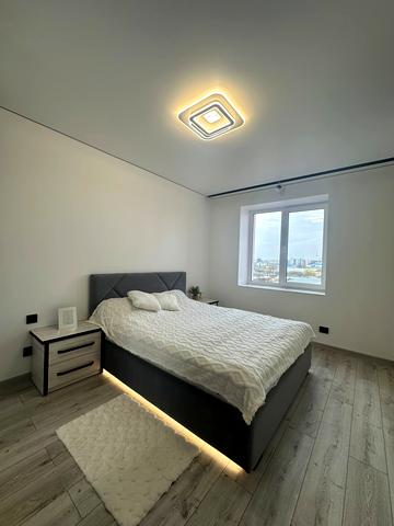 Богдана Хмельницького вул., (Будинок 1)