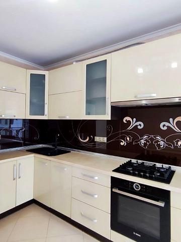 Володимира Івасюка вул., 7