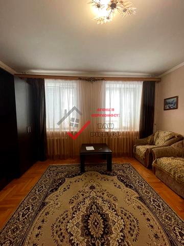 Старий Поділ вул., 3