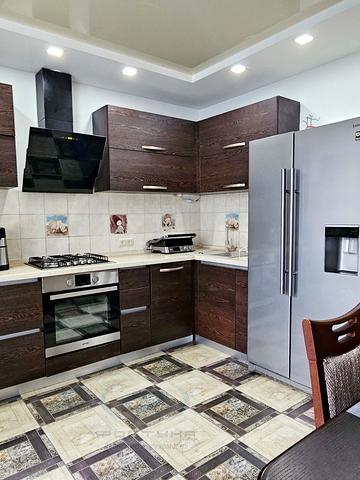 Сержанта Жужоми вул., 3