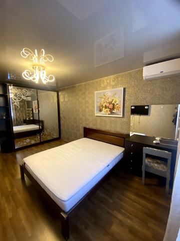 Червоної Калини просп. (Володимира Маяковського), 70