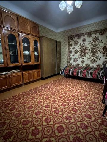 Альпійська вул., 4