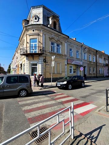 Євгена Олесницького вул., 1