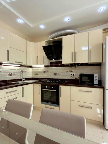 Каховська вул., 26