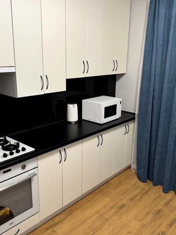 Тарасівська вул., 25