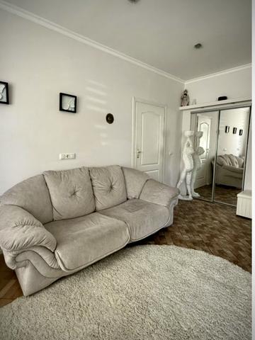 Велика Васильківська вул. (Червоноармійська), 71