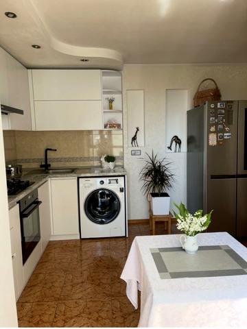 Академіка Філатова вул., 70/1