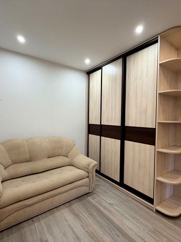 Джерельна вул., 8